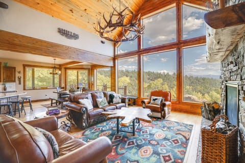 Florissant Vacation Rental | 5BR | 4.5BA | 2 Steps Required | 4,500 Sq Ft