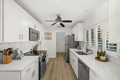 Fully equipped kitchen with modern appliances — ideal for family meals, quick beach breakfasts, or extended stays.