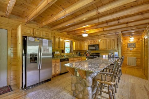 Hunter's Lodge - Fully Stocked Kitchen