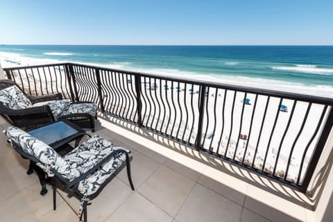 Balcony - Sweeping views of the Emerald Coast