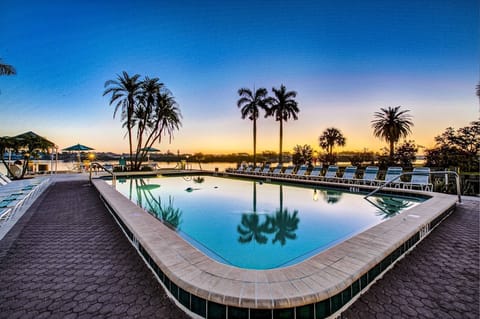 The heated pool and hot tub overlooks the intracoastal by from 3 sides....wake up Siesta Key!