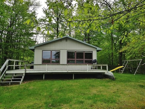 Longville Vacation Rental | Private Cabin | 2BR | 1BA | 1,000 Sq Ft