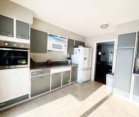 Kitchen - Coffee maker, Dishes & Utensils, Dishwasher, Microwave, Refrigerator, Stove, Dining table, Blender, Cookware, Electric griddle, Oven, Spices, Toaster.