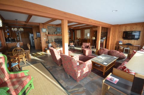 Living room hosts flat panel TV w/ satellite