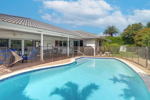 Riviera Beach Vacation Rental | 4BR | 2BA | 2,161 Sq Ft | 1 Half-Step for Access