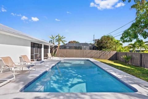 Freshly Renovated Private Pool with Southern Exposure! Pool Heat Optional Add On. Private Grill and Pool Loungers to Enjoy Sunny Naples! Privacy Fence a Bonus!