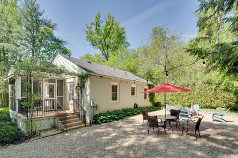Arden Vacation Rental | 2BR | 1BA | 997 Sq Ft | Stairs to Access