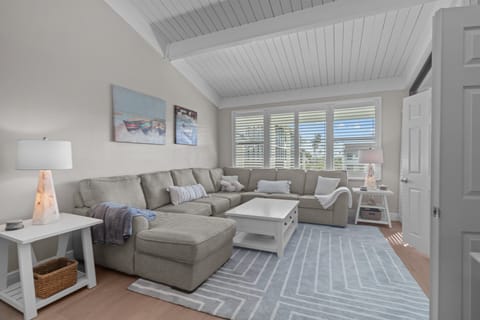 Living area with wall-mounted SmartTV