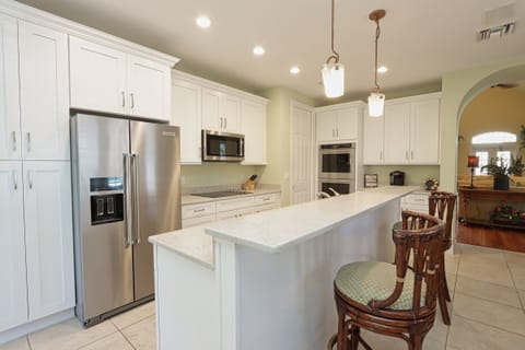Kitchen with Breakfast Bar