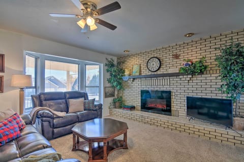 Tropic Vacation Rental | 5BR | 3BA | 2,200 Sq Ft | Step-Free Access