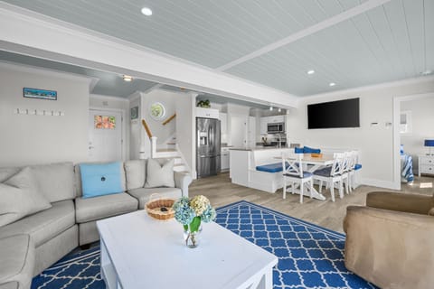 Open concept space, perfect for entertaining or spending time with friends and family - 1 Bayberry Lane Eastham Cape Cod - Bay Dream - NEVR