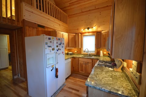 Kitchen with dishwasher - Kitchen with dishwasher