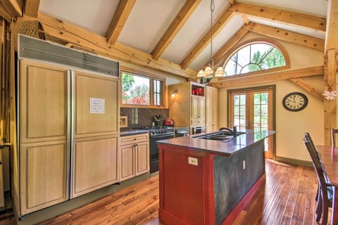 Main House | Fully Equipped Kitchen | Keurig Coffee Maker | Toaster