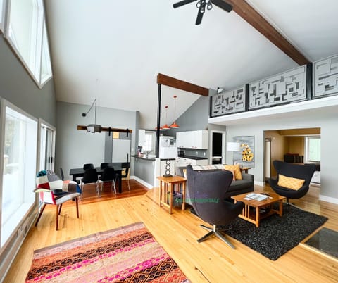 Main living area with kitchen and dining area. - WIFI, DVD player, wood-burning fireplace