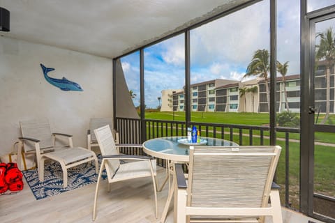 Screened lanai with seating
