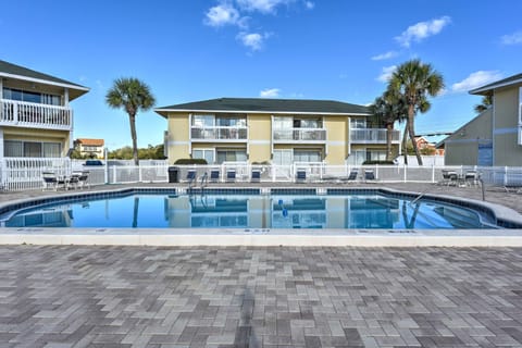 Destin Vacation Rental | Studio | 1BA | 480 Sq Ft | Stairs Required
