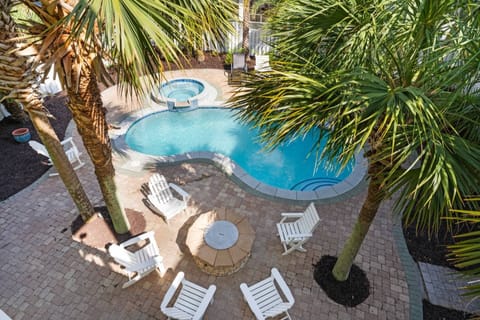 Private *heated pool, hot tub and fire pit!