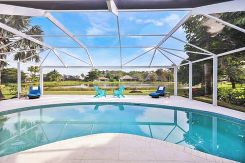 Spacious Private Pool with Beautiful Lake View!