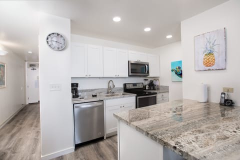 Full Kitchen for indoor dining or use the BBQ grill on site