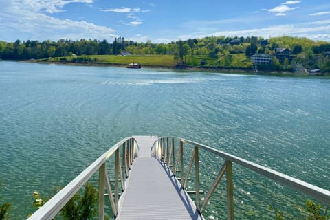 80' ramp to dock with ladder for a quick dip! Note: Ramp is steep and roped off when water is low in winter months.
