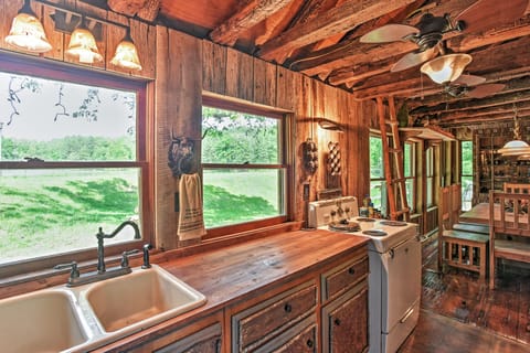 Well-Equipped Kitchen | Variety of Appliances