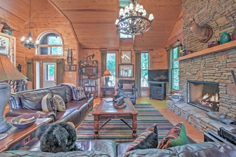Sapphire Vacation Rental | 4BR | 2.5BA | 3,000 Sq Ft | 1 Small Step for Entry