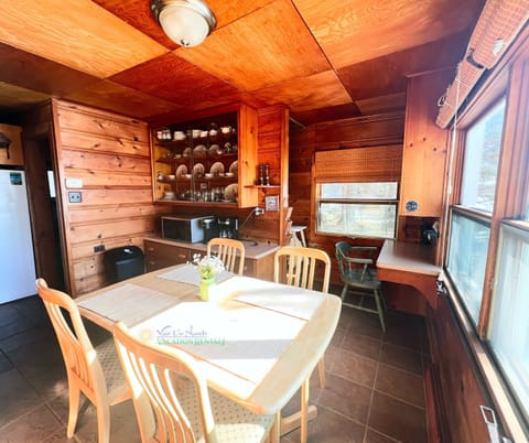 Breakfast nook in kitchen. - Breakfast nook in kitchen.
