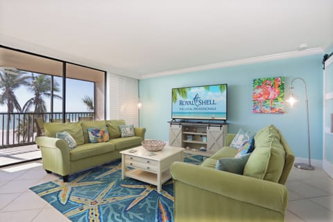 Living area with SmartTV