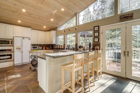 Kitchen | Main Level | Drip Coffee Maker | Dishwasher