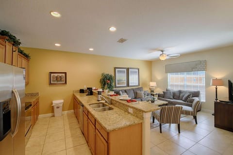 Spacious Kitchen w/Stainless Steel Appliances and Granite Counter Tops