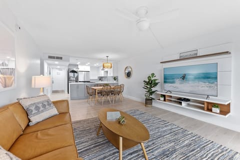 Unwind to watcxh your favorite TV shows & movies