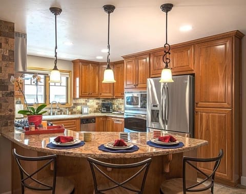 Fully Equipped Kitchen with Two Ovens, Stainless Appliances