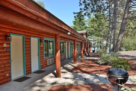 Grand Pines Motel Rooms House in Wisconsin