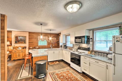 Kitchen | Fully Equipped | Dishware/Flatware | Pots/Pans