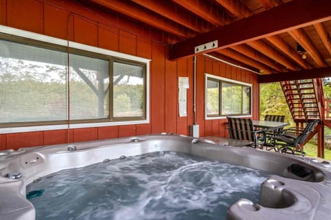 Chatuge Fish Retreat_Hot Tub and Sitting Area _Enchanted Mountai