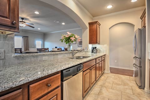 Fully Equipped Kitchen | Granite Counters | Drip Coffee Maker