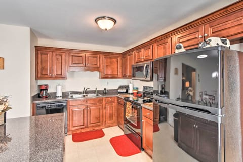 Kitchen | Fully Equipped | Dishware/Flatware | Pots/Pans