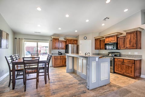 Kitchen & Dining Area