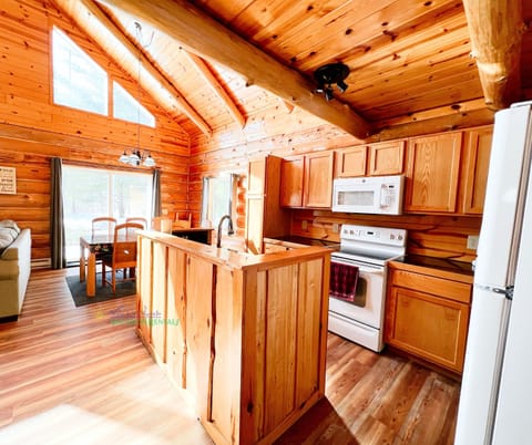 Beautiful full kitchen. - Beautiful full kitchen.