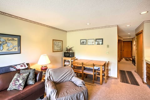 Dining Area | Dishware Provided