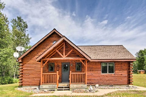 Rapid River Vacation Rental | 2BR | 1.5BA | 1,450 Sq Ft | 3 Steps for Entry