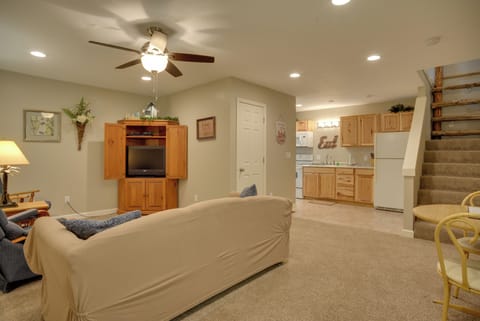 Living Room | Cable TV | Central A/C & Heat | Free WiFi | Pet-Friendly w/ Fee