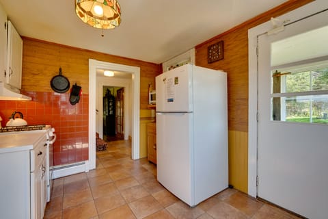Kitchen | Fully Equipped | Drip Coffee Maker | Gas Range | Cooking Basics