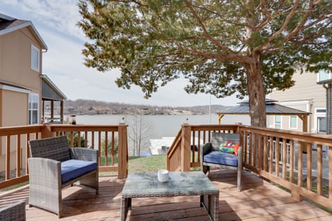 Camdenton Vacation Rental | Studio | 1BA | 400 Sq Ft | 5 Steps to Access