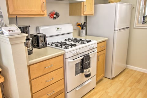 Fully Equipped Kitchen | Toaster | Drip Coffee Maker