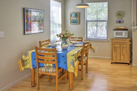Dining Area | Dishware/Flatware Provided
