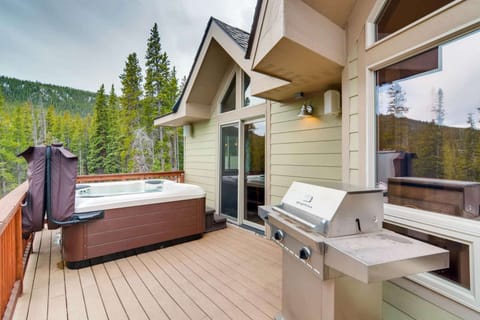 Massive Deck with Tranquil Forest View, Outdoor Music, Hot Tub & Gas Grill near kitchen/great room