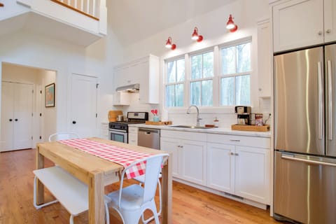 Dining Area | Dishes & Flatware