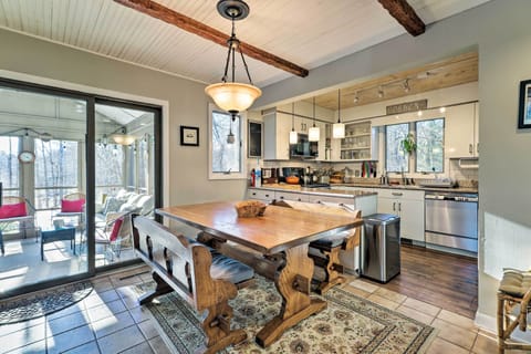 Dining Table | Dishware & Flatware