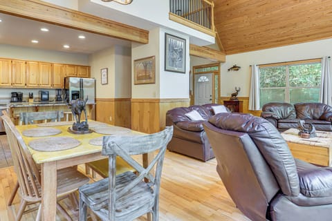 Dining Area | Dishes & Flatware Provided | Main Floor